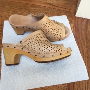 Ugg’s mules size 6